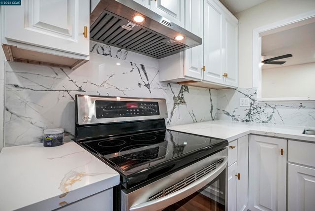 6860 Cunningham Way, Sacramento, CA 95828