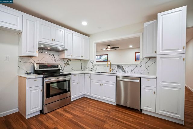 6860 Cunningham Way, Sacramento, CA 95828