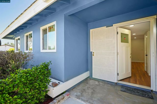 6860 Cunningham Way, Sacramento, CA 95828