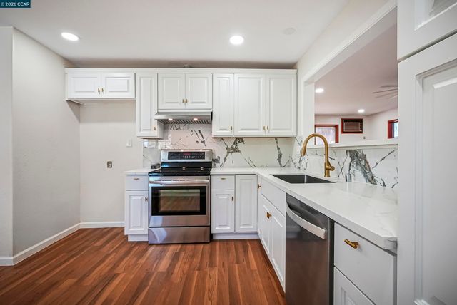 6860 Cunningham Way, Sacramento, CA 95828