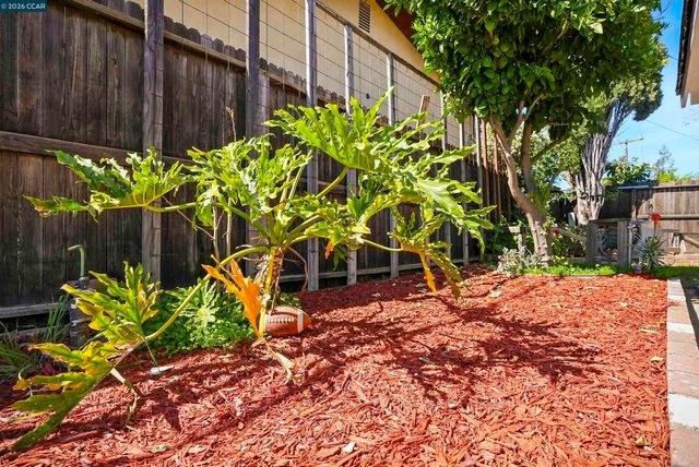 6860 Cunningham Way, Sacramento, CA 95828