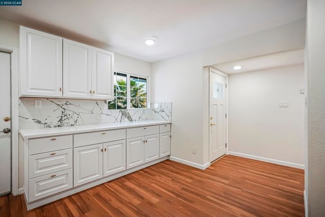 6860 Cunningham Way, Sacramento, CA 95828