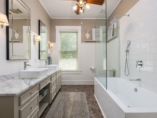 1220 W Lake DR, Taylor, TX 76574