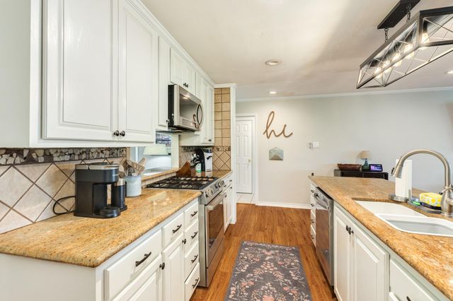 302 E Bronco Bend Street, Angleton, TX 77515