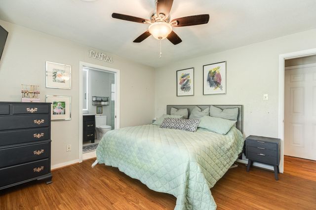 302 E Bronco Bend Street, Angleton, TX 77515