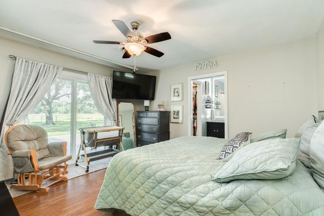 302 E Bronco Bend Street, Angleton, TX 77515