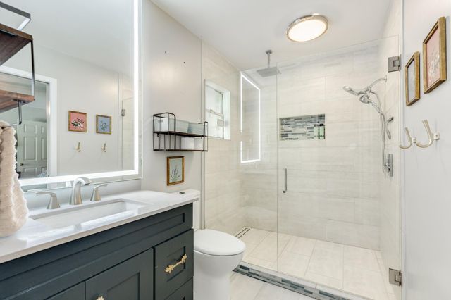 302 E Bronco Bend Street, Angleton, TX 77515