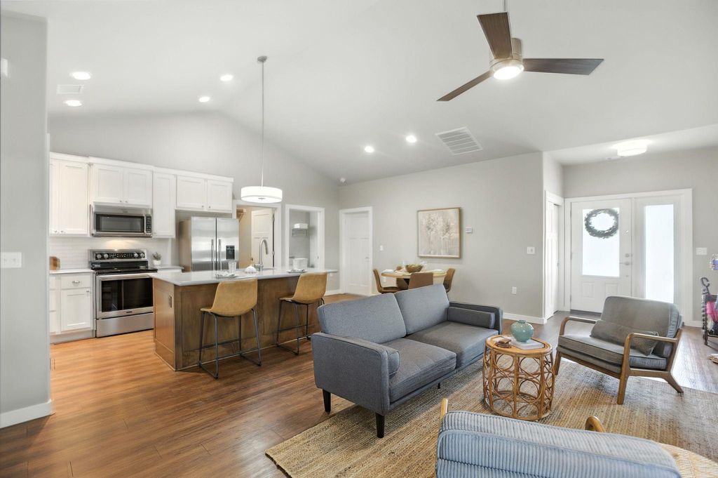 341 Rose DR A, Dripping Springs, TX 78620