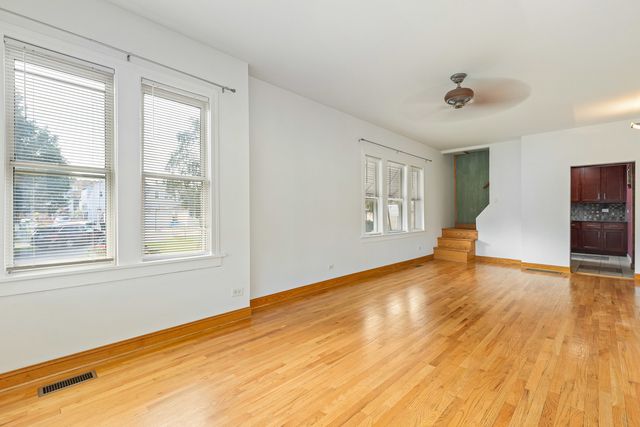 5306 N Lynch Avenue, Chicago, IL 60630