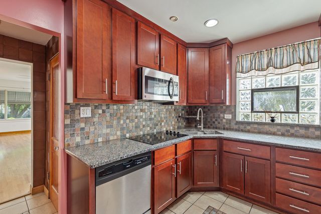 5306 N Lynch Avenue, Chicago, IL 60630