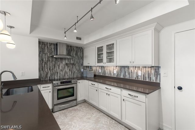 3115 Gulf Shore BLVD N 203S, Naples, FL 34103