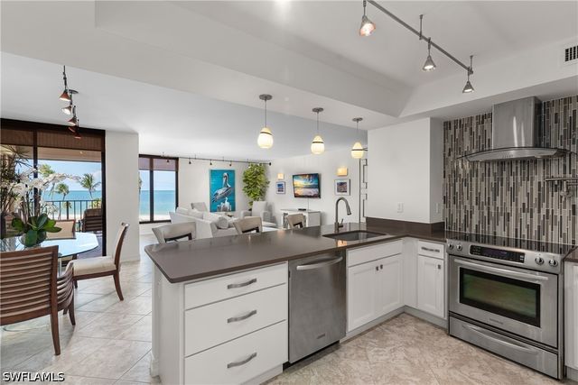 3115 Gulf Shore BLVD N 203S, Naples, FL 34103