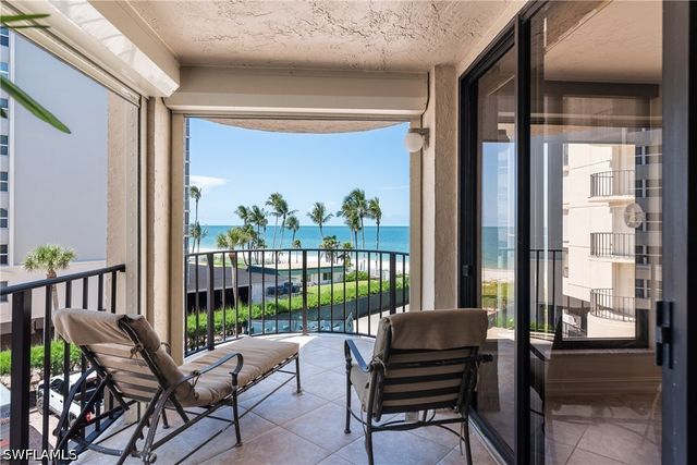 3115 Gulf Shore BLVD N 203S, Naples, FL 34103