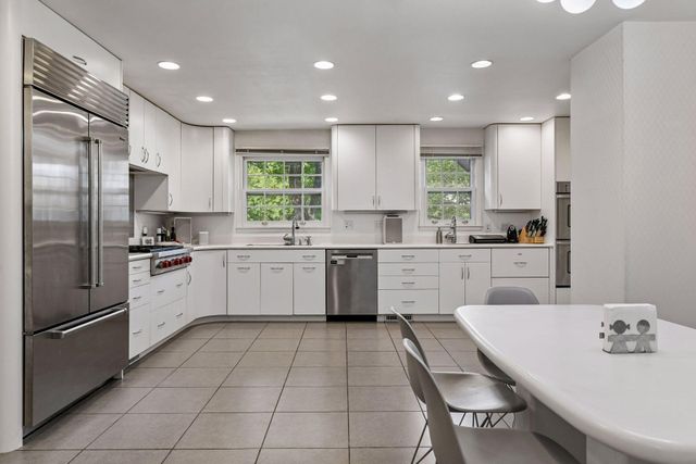830 Edgemoor Drive, Hopkins, MN 55305