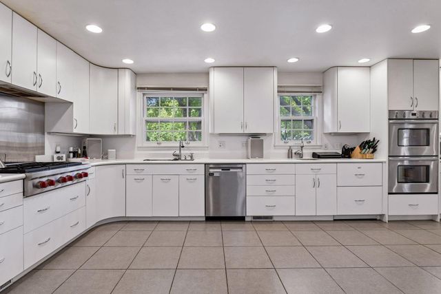 830 Edgemoor Drive, Hopkins, MN 55305