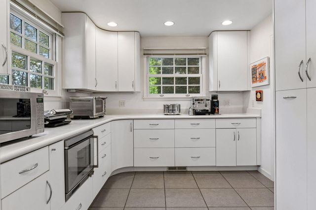 830 Edgemoor Drive, Hopkins, MN 55305