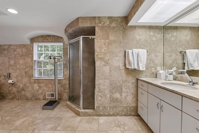 830 Edgemoor Drive, Hopkins, MN 55305