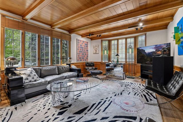 830 Edgemoor Drive, Hopkins, MN 55305