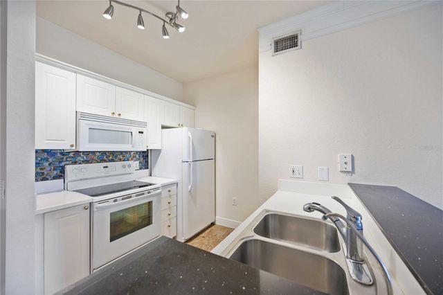 5146 NORTHRIDGE ROAD 210, Sarasota, FL 34238