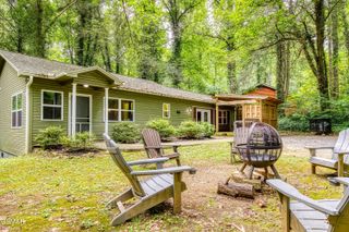 627 Red Bud Lane, Gatlinburg, TN 37738