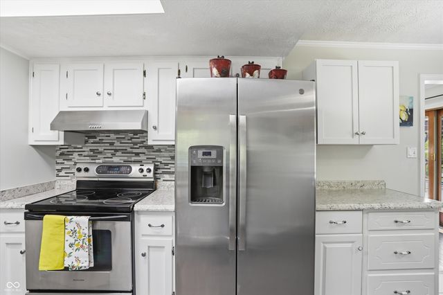 929 Briarwood Drive, Greenwood, IN 46142