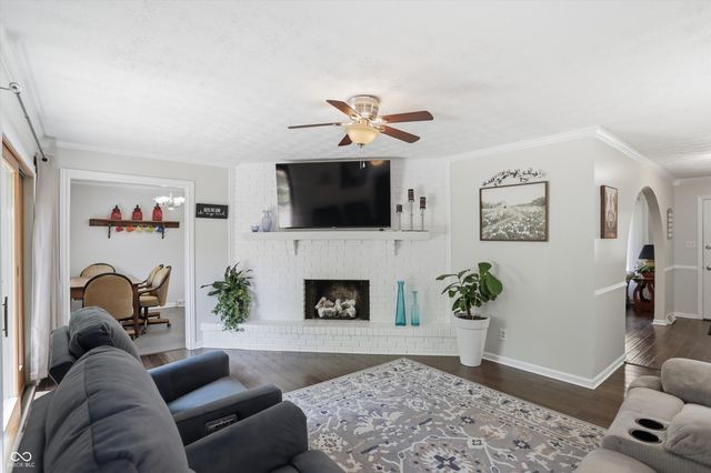 929 Briarwood Drive, Greenwood, IN 46142