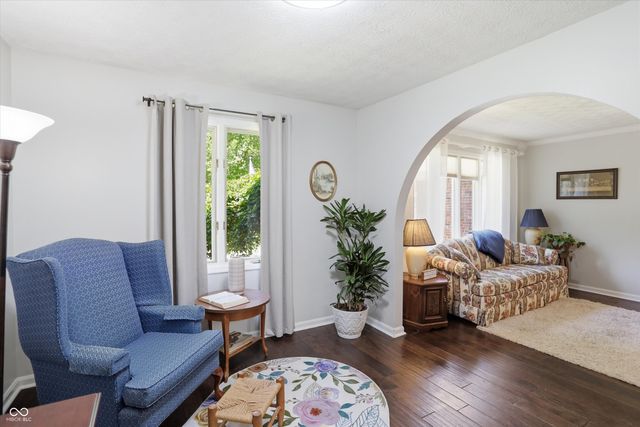 929 Briarwood Drive, Greenwood, IN 46142