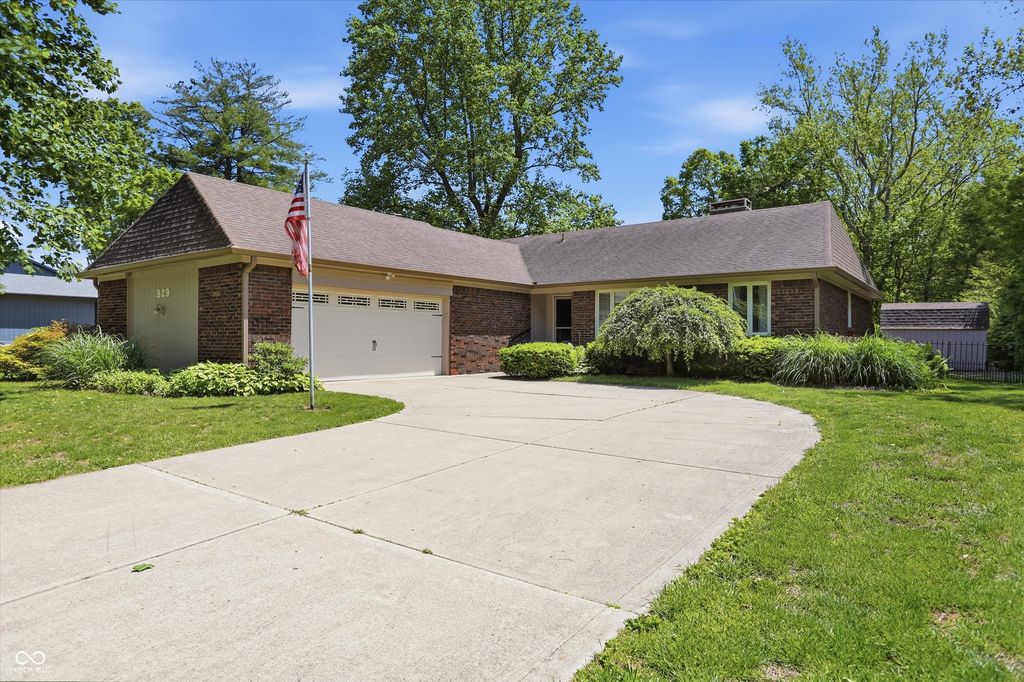 929 Briarwood Drive, Greenwood, IN 46142