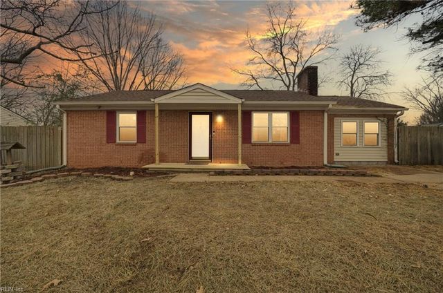 1617 Woodbriar LN, Chesapeake, VA 23323