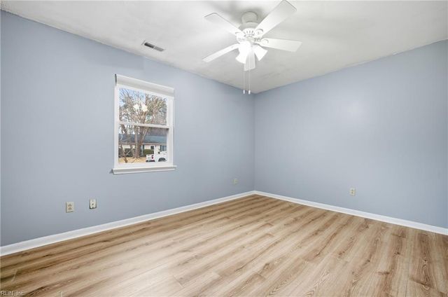 1617 Woodbriar LN, Chesapeake, VA 23323