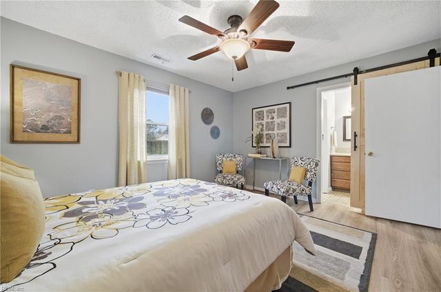 1617 Woodbriar LN, Chesapeake, VA 23323