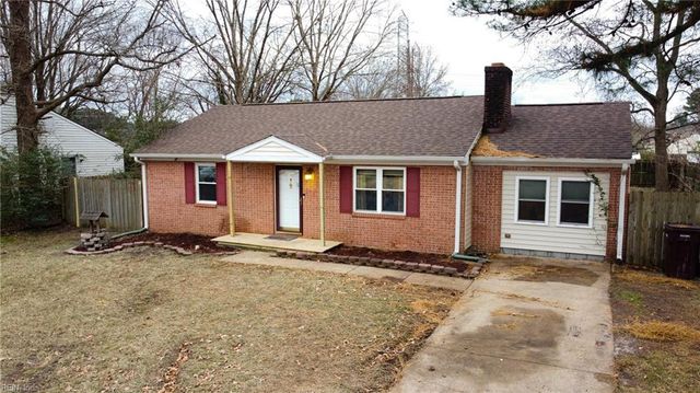 1617 Woodbriar LN, Chesapeake, VA 23323