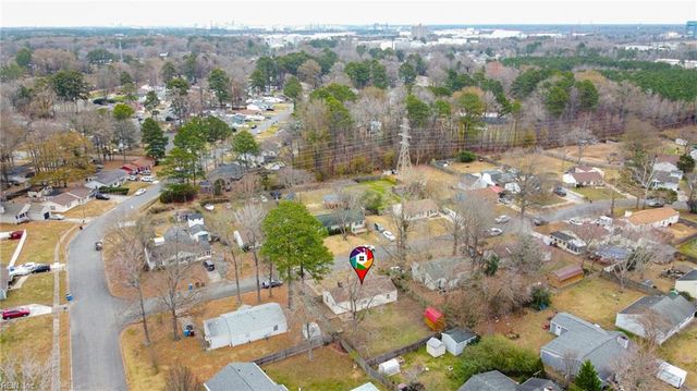 1617 Woodbriar LN, Chesapeake, VA 23323