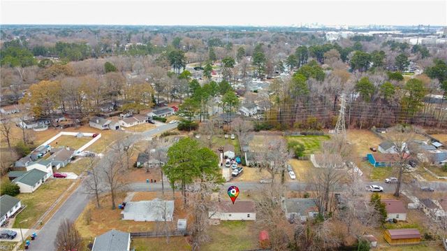 1617 Woodbriar LN, Chesapeake, VA 23323