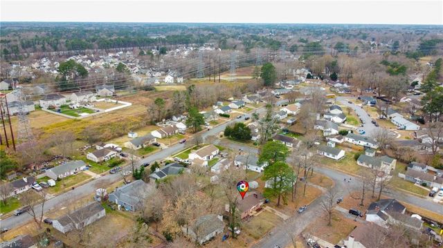 1617 Woodbriar LN, Chesapeake, VA 23323