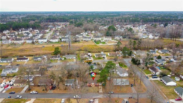 1617 Woodbriar LN, Chesapeake, VA 23323