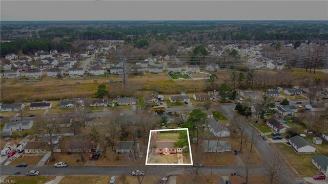 1617 Woodbriar LN, Chesapeake, VA 23323