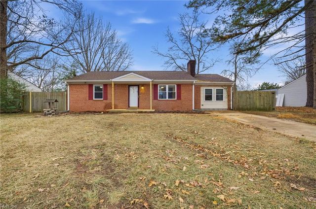 1617 Woodbriar LN, Chesapeake, VA 23323