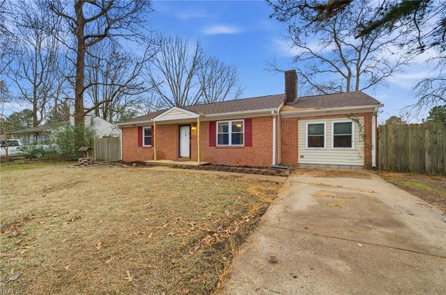 1617 Woodbriar LN, Chesapeake, VA 23323