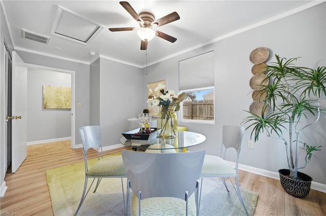 1617 Woodbriar LN, Chesapeake, VA 23323