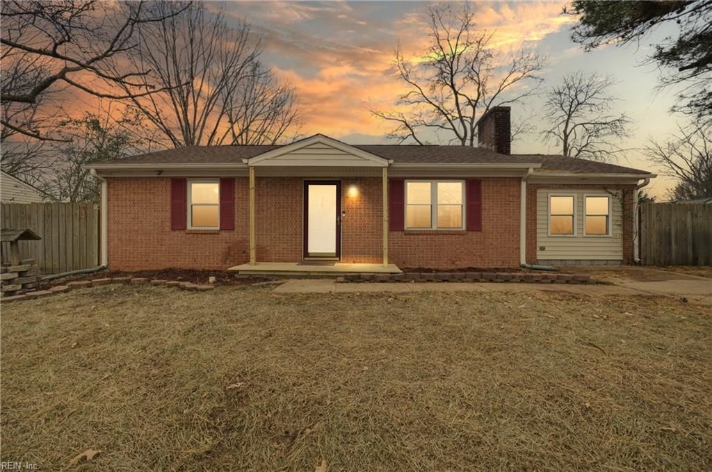 1617 Woodbriar LN, Chesapeake, VA 23323