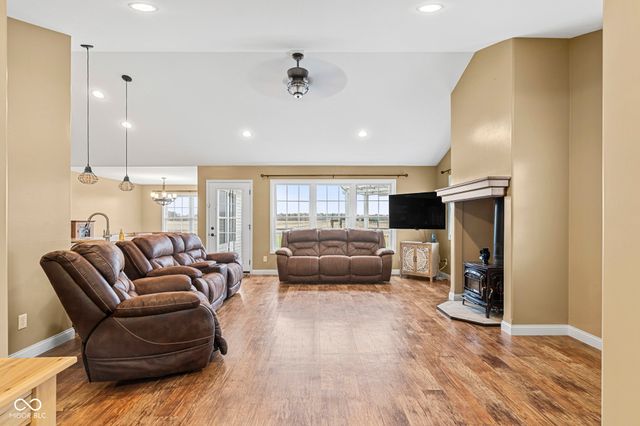 6385 E County Road 1000 N, Butlerville, IN 47223