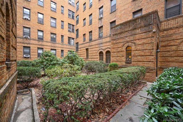 83-44 Lefferts Boulevard 3C, Kew Gardens, NY 11415