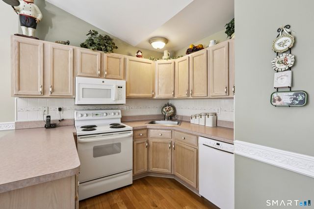 56 Pembroke Road 4, Danbury, CT 06811