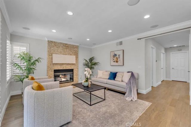 537 Savona, Oak Park, CA 91377