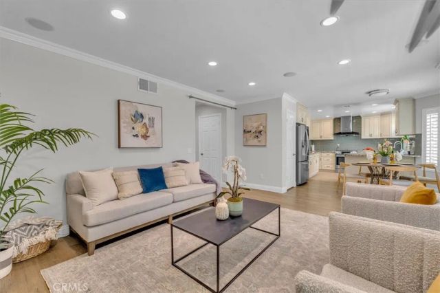 537 Savona, Oak Park, CA 91377