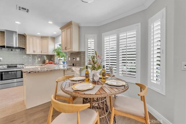 537 Savona, Oak Park, CA 91377