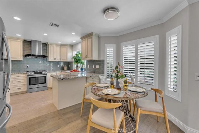 537 Savona, Oak Park, CA 91377