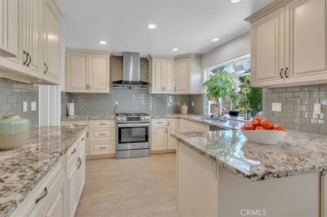 537 Savona, Oak Park, CA 91377
