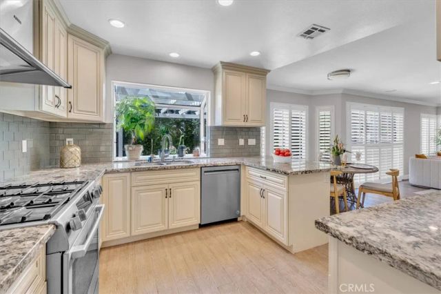 537 Savona, Oak Park, CA 91377